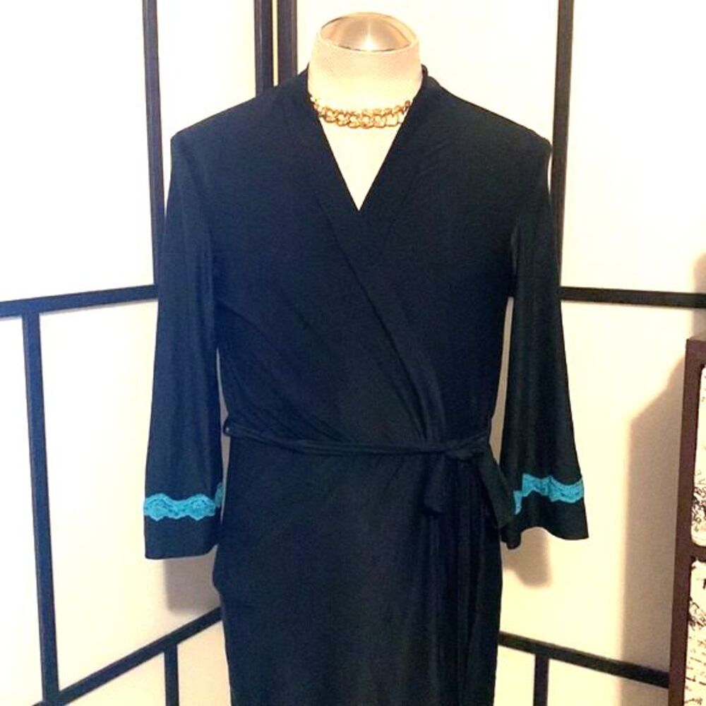 Studio Donatella Women's Belted Jersey Rayon Lace Trimmed Short Robe Loungewear